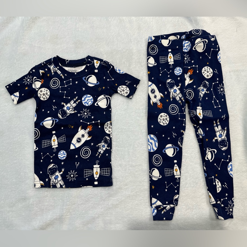 🌻Like new carters 2piece pajamas